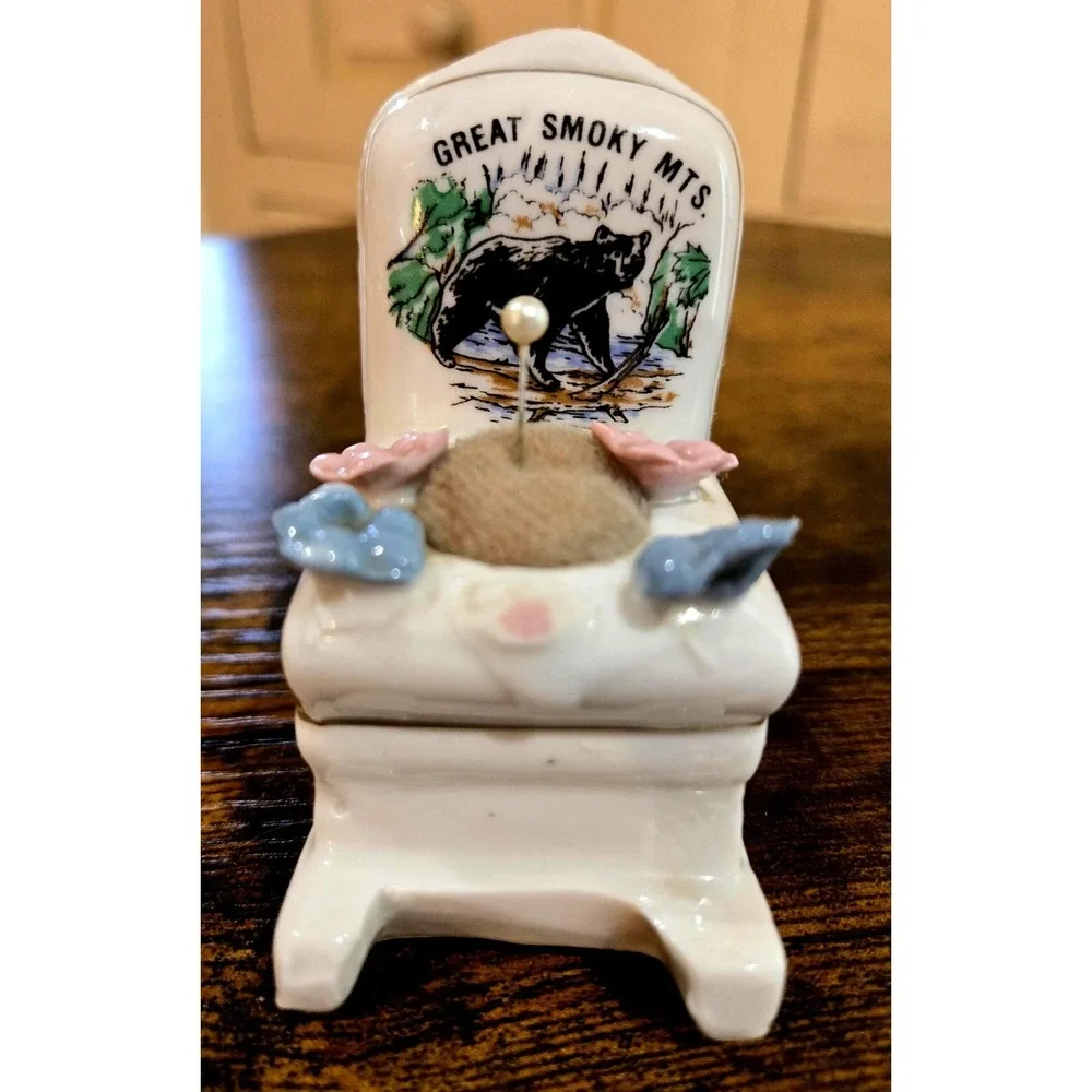 Vintage Souvenir Pin Cushion, porcelain Great Smoky Mtns bear logo rocking chair